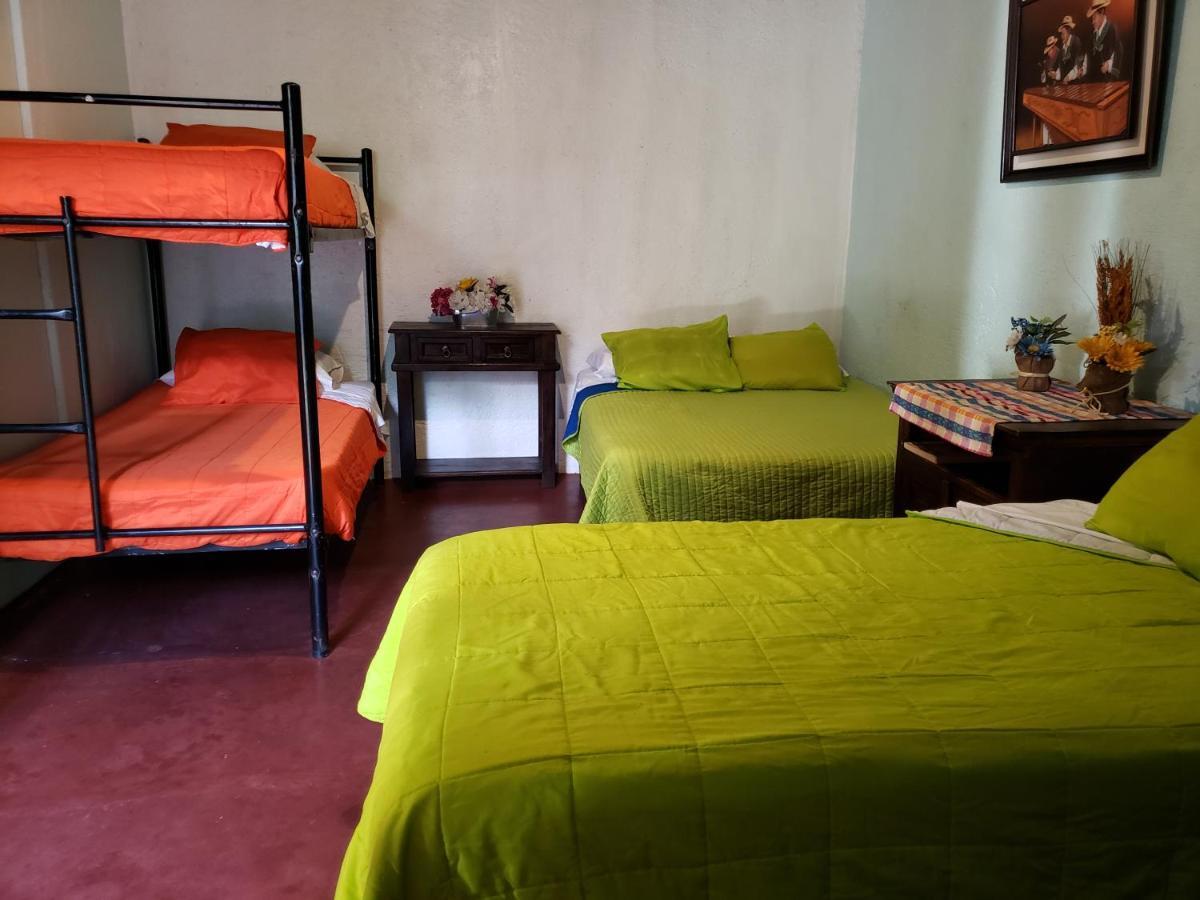 アンティグア・グアテマラ Parrot House Bed & Breakfast エクステリア 写真