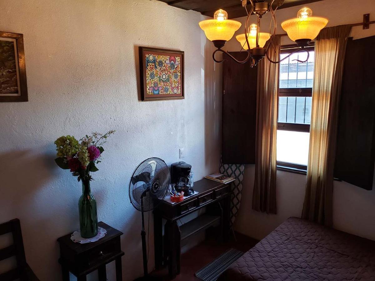 アンティグア・グアテマラ Parrot House Bed & Breakfast エクステリア 写真