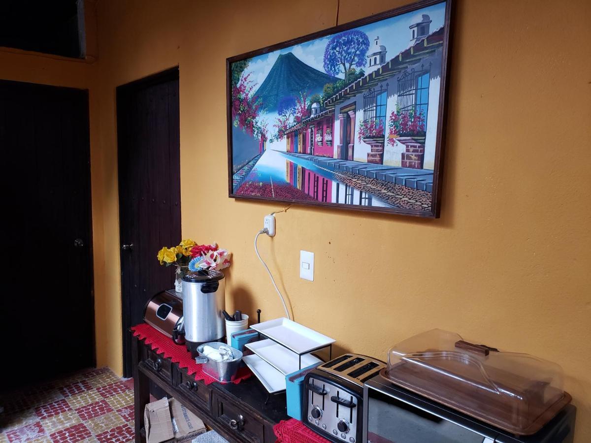 アンティグア・グアテマラ Parrot House Bed & Breakfast エクステリア 写真