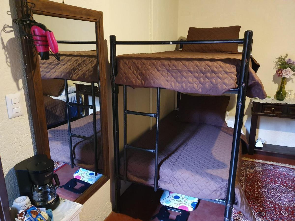アンティグア・グアテマラ Parrot House Bed & Breakfast エクステリア 写真