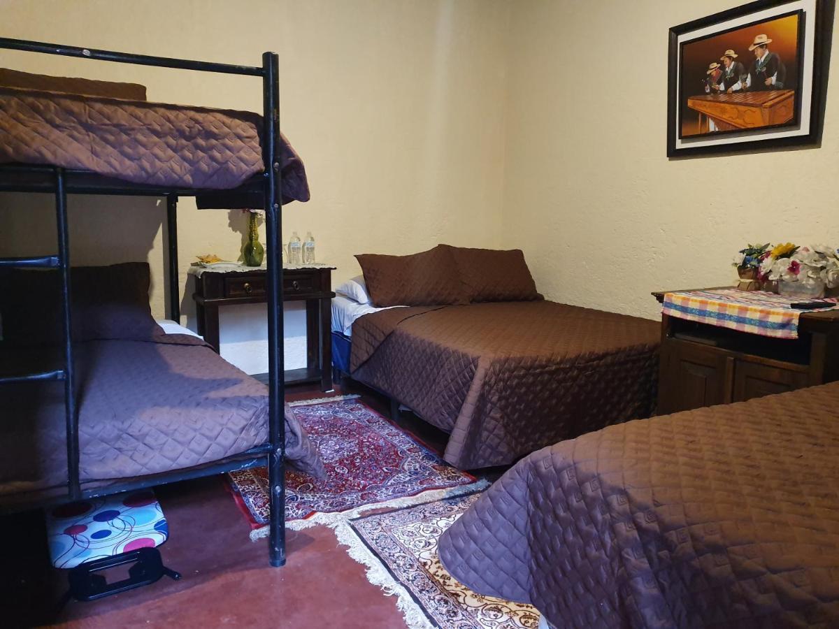 アンティグア・グアテマラ Parrot House Bed & Breakfast エクステリア 写真