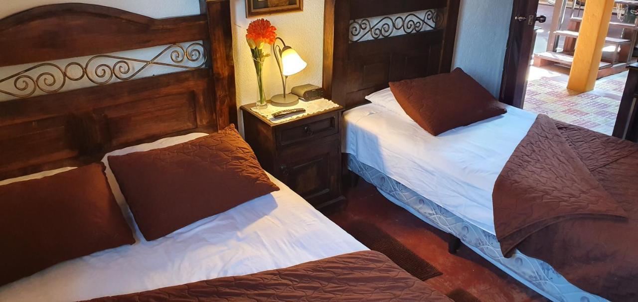 アンティグア・グアテマラ Parrot House Bed & Breakfast エクステリア 写真