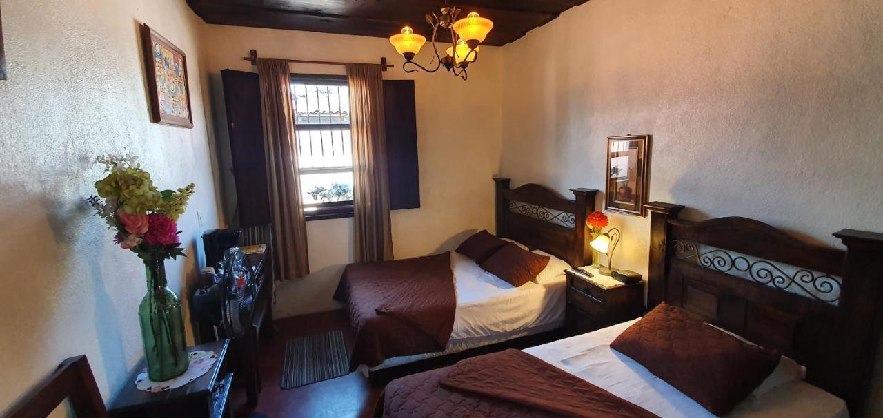 アンティグア・グアテマラ Parrot House Bed & Breakfast エクステリア 写真